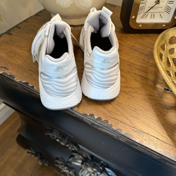 Adidas Edge Lux 5 Running Women Sneakers - White with Gold Stripes size 7 1/2 - Picture 5 of 9